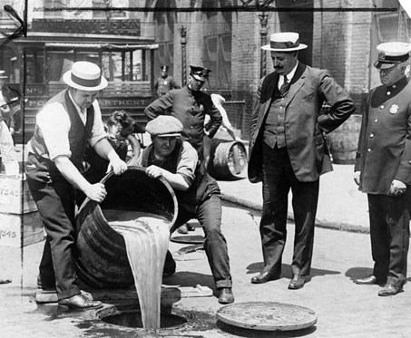 (Vidéo) Prohibition aux USA : histoire d’une intervention catastrophique des femmes en politique