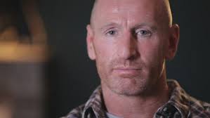 Gareth Thomas, le célèbre rugby man dans 7 à 8.