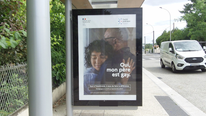 L’abominable campagne d’état « Mon père est gay »